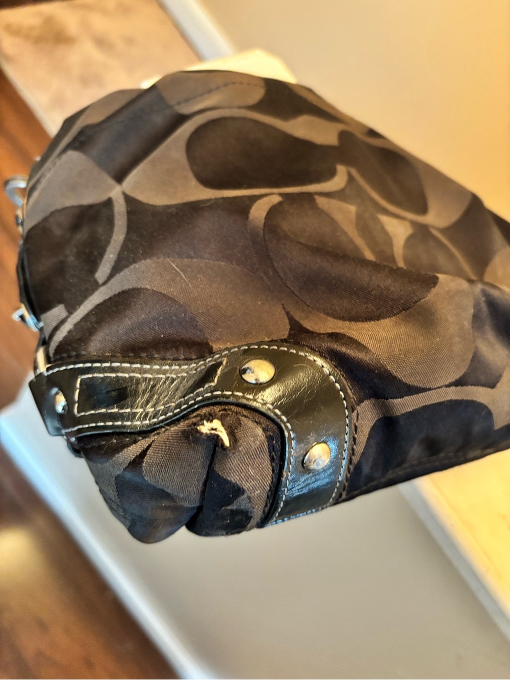 Coach Black Signature Shoulder Bag with Chain-Link Strap - Picture 2 of 6